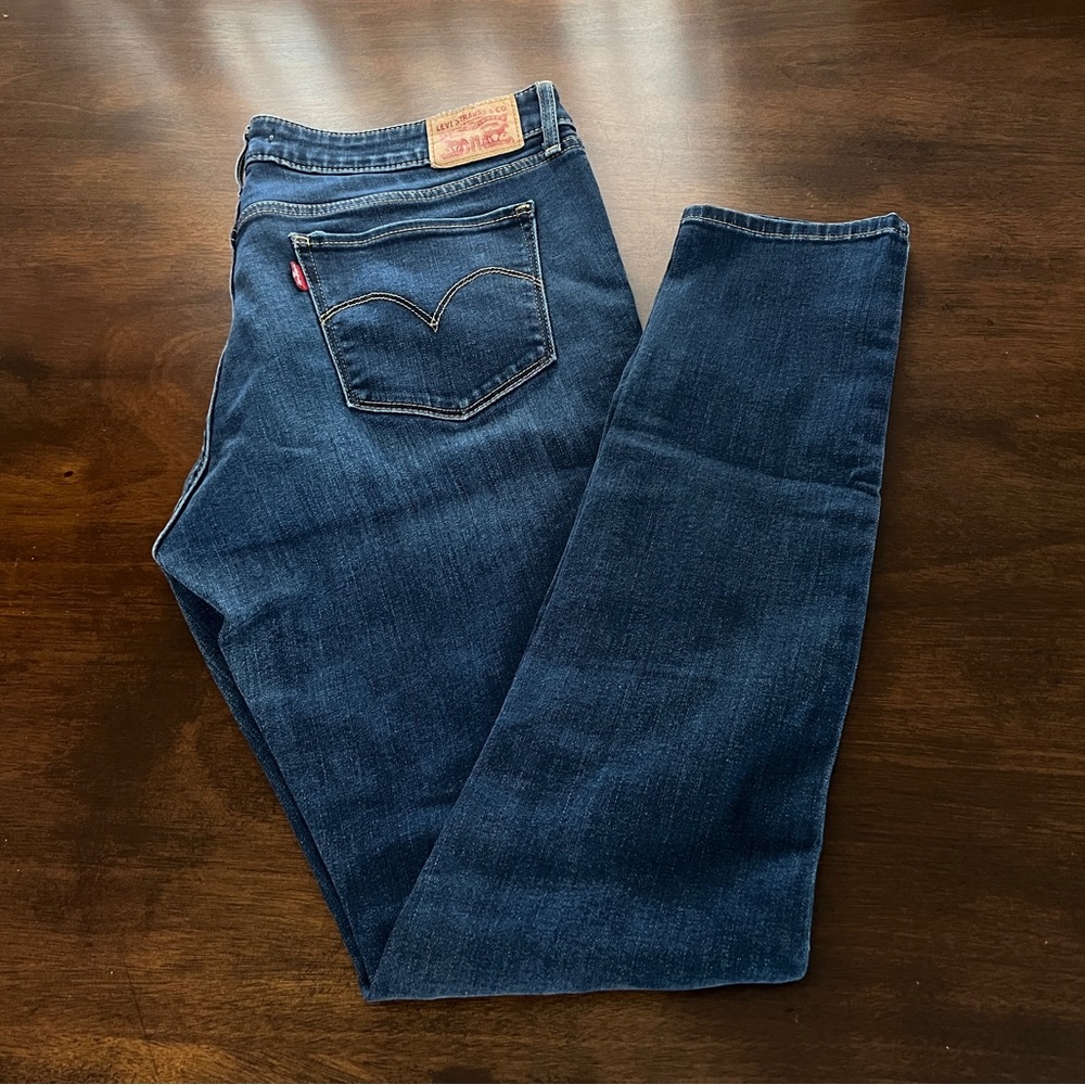 SALE $10 👖Levi’s - “The Skinny” Jeans - 32